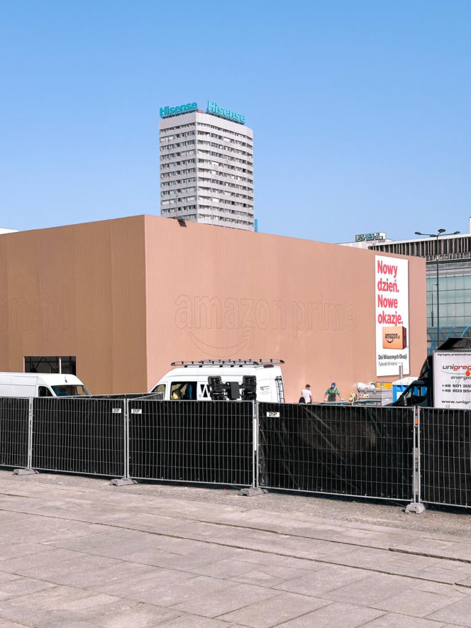 Unboxing Amazon - reklamowy pawilon na Placu Centralnym w Warszawie