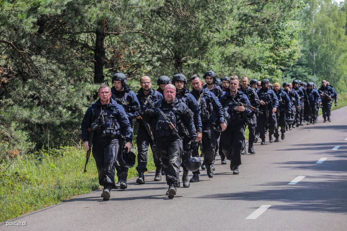 Policjanci z Rzeszowa jak z filmu Patryka Vegi. Zobaczcie zdjęcia z poligonu 