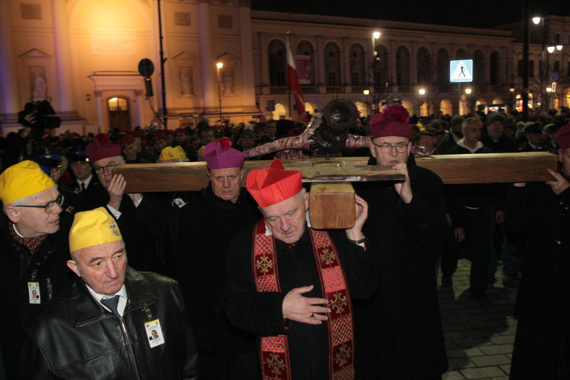 Centralna Droga Krzyżowa przeszła ulicami stolicy. „Było ponad 10 tysięcy ludzi”