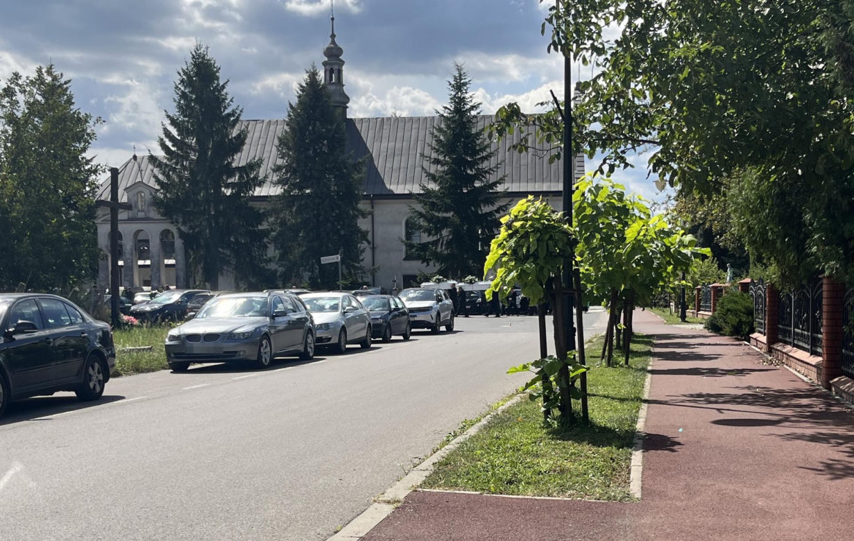  Pogrzeb rodzeństwa w Tuszowie Narodowym. Dominika i Grzegorz zginęli w wypadku. Trafili na pijanego kierowcę lawety
