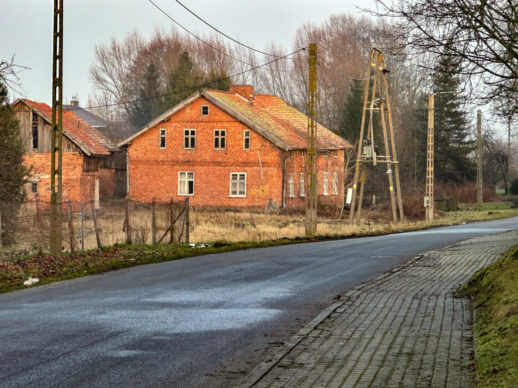 O tej wsi zrobiło się głośno z dnia na dzień. Ksiądz chodzący po kolędzie zaatakował psa