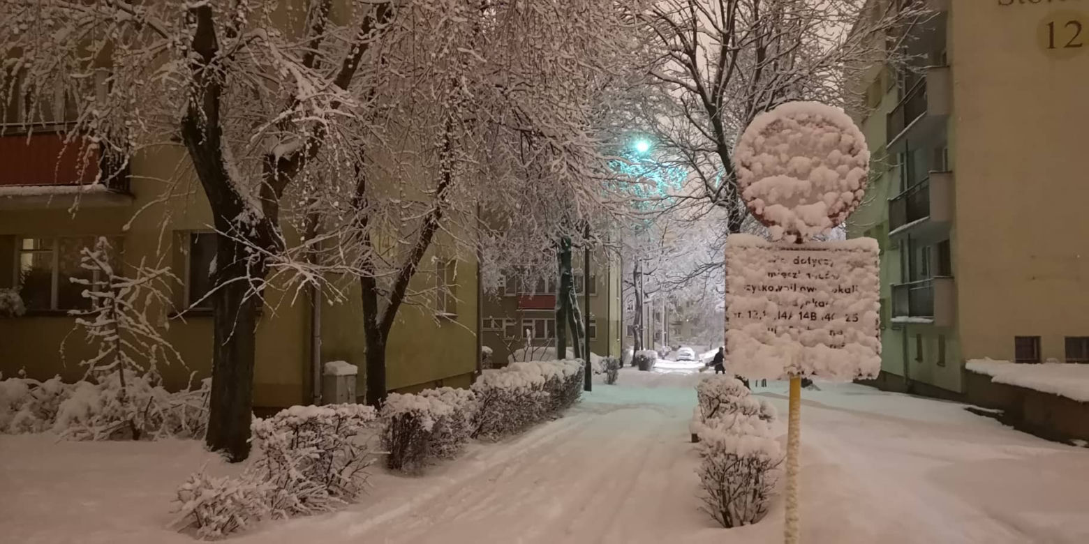 Atak zimy w Białymstoku. Śnieżyca sparaliżowała miasto i region [ZDJĘCIA]