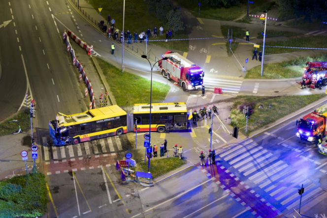 Autobus miejski wjechał w przejście podziemne przy Dworcu Zachodnim