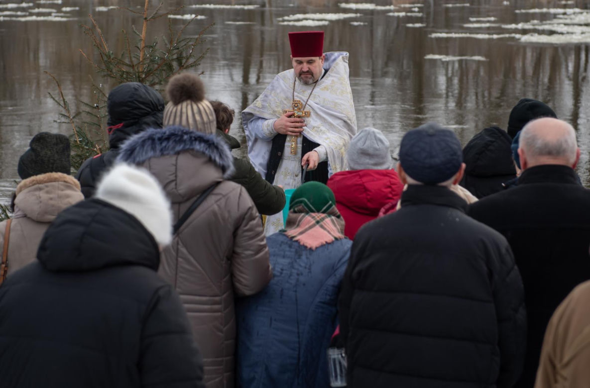 Prawosławni w Sławatyczach obchodzą Święto Jordanu. Woda w Bugu znów poświęcona