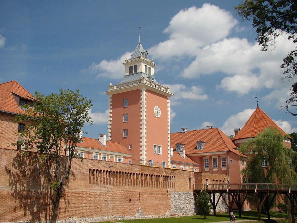   To miasto ma najładniejszy rynek w woj. warmińsko-mazurskim. Zobacz, co mówi AI