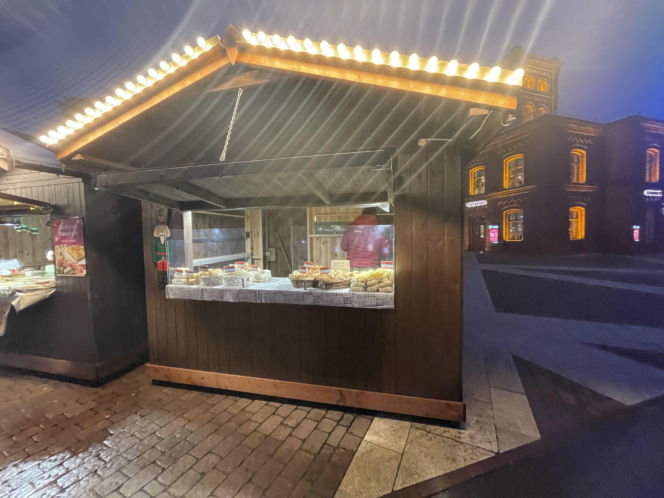 Pokémony, różowe gofry i zaskakujące różnice w cenach. Porównaliśmy łódzkie jarmarki