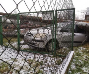 Wypadek na ulicy Mroźnej w Tarnowie i przewrócenie naczepy w Bistuszowej
