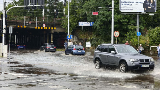 Wrocław tonie po nawałnicy! Ogromne utrudnienia i zalane ulice