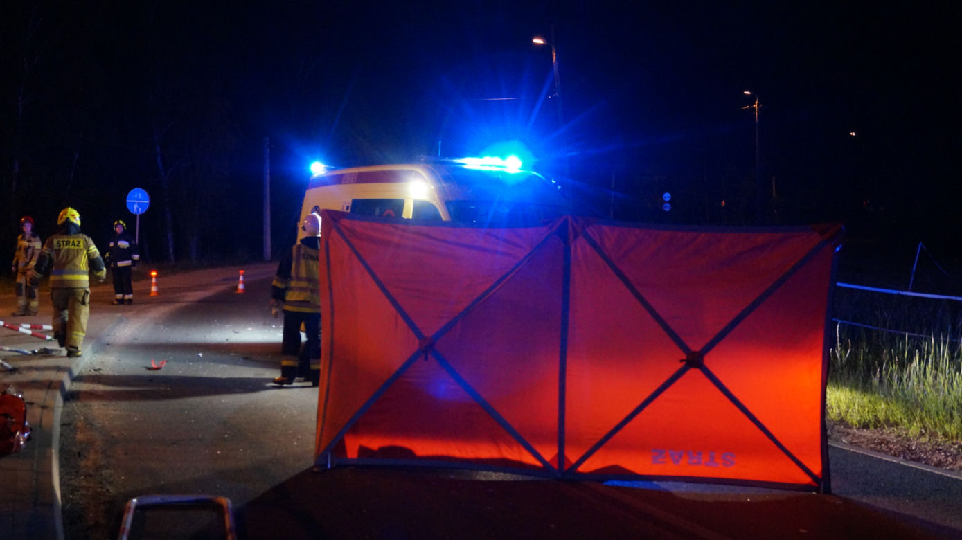Koszmarny wypadek pod Piasecznem. Wbił się motocrossem w autobus, nie żyje