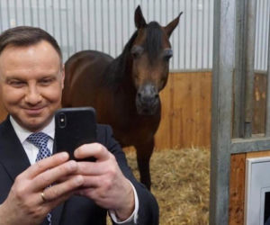 Andrzej Duda z koniem