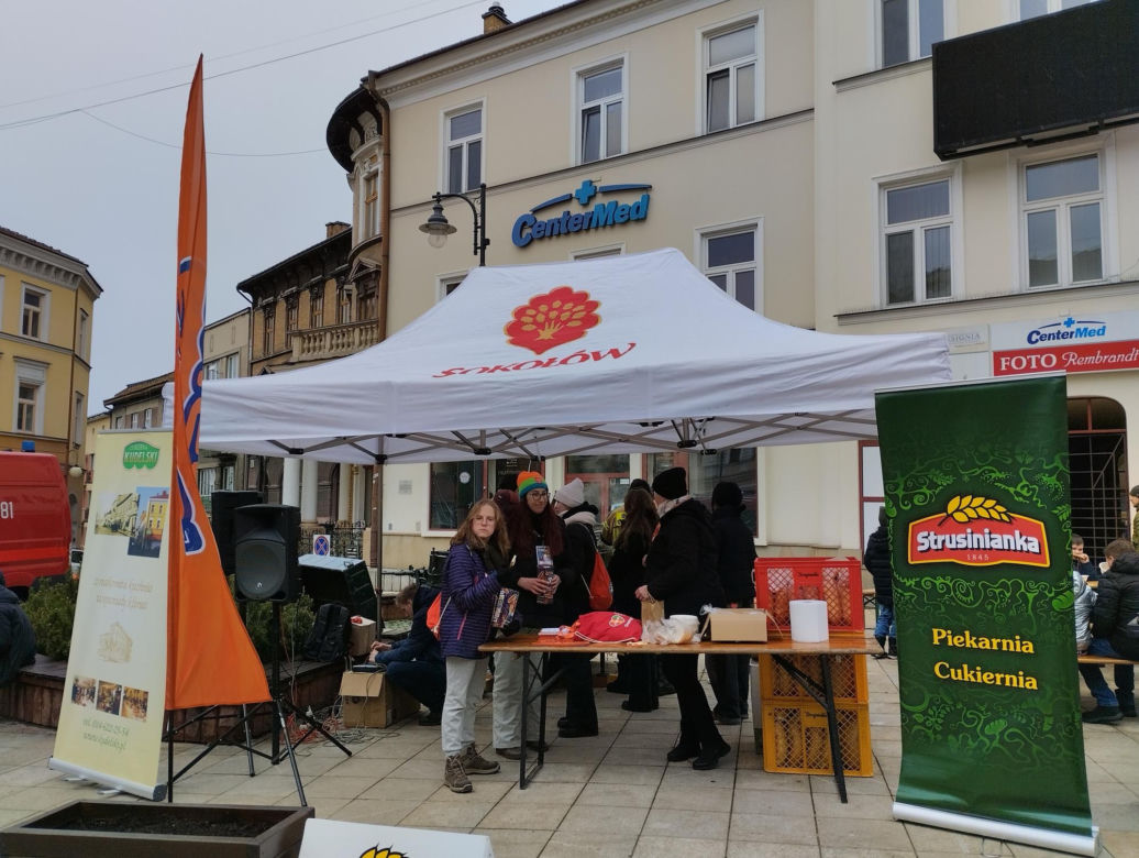 WOŚP 2024. Dziennikarze Radia ESKA rozgrzewają Tarnów pysznym żurkiem!