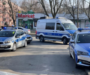 Uciekał przed policją, wylądował na latarni