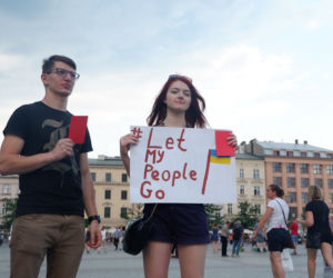 Ukraińcy protestowali na krakowskim Rynku. Chcą, by Ołeh Sencow i inni ukraińscy więźniowie polityczni zostali wypuszczeni z rosyjskich więzień
