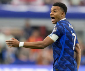 Kylian Mbappe z aktorką Ester Exposito na wakacjach na Sardynii