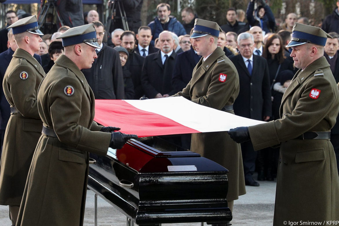 Czekali z pogrzebem na Kaczyńskiego