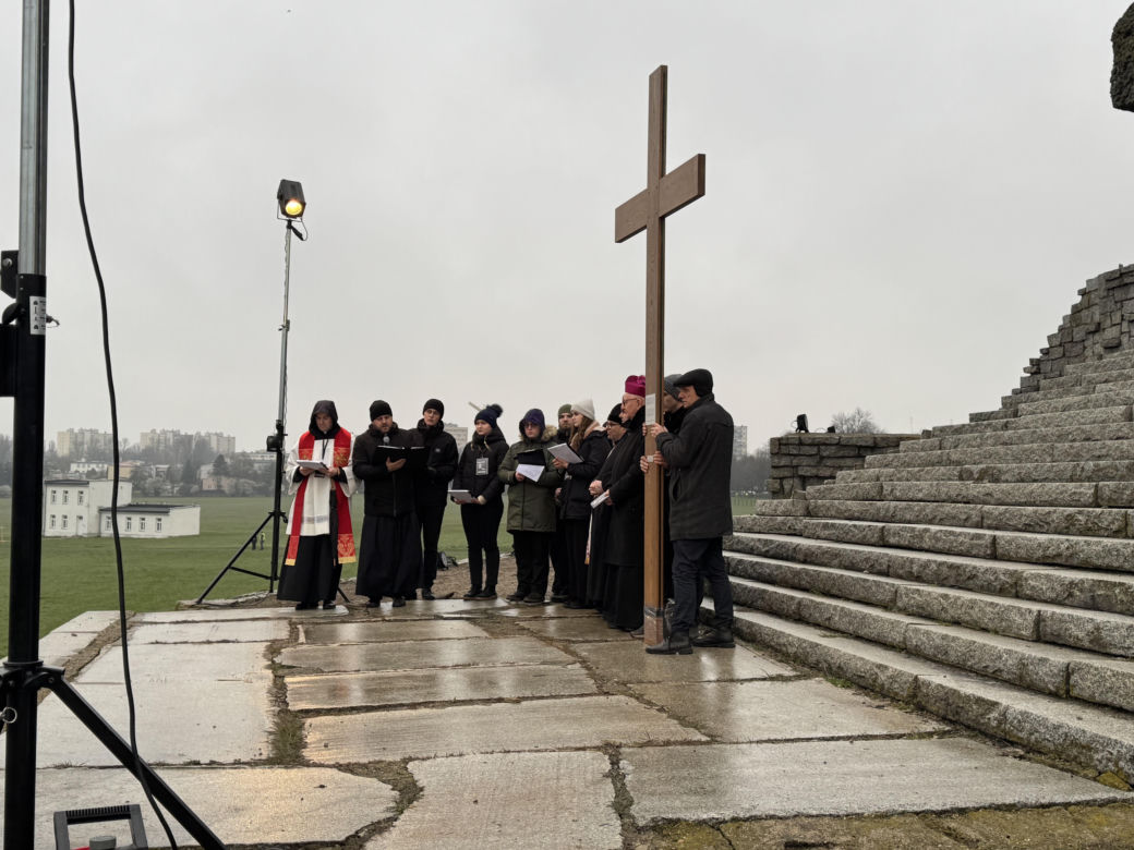 Tak wyglądała jubileuszowa Droga Krzyżowa na Majdanku 2025