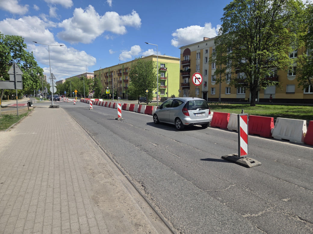 Tak się teraz jeździ na osiedlu Leśnym w Bydgoszczy. Nowa organizacja ruchu na ul. Sułkowskiego!