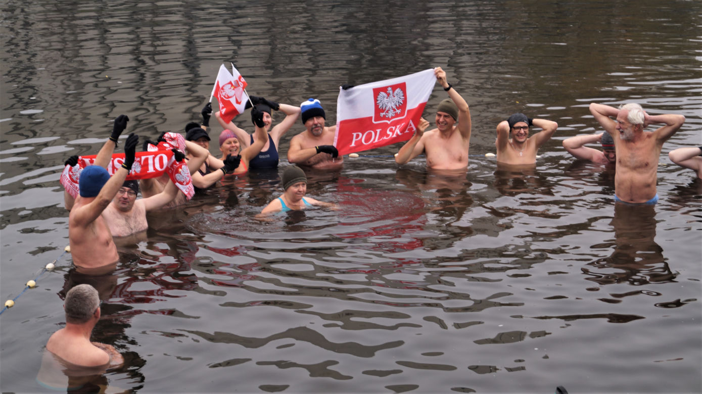 Bydgoskie morsy wskoczyły do Brdy! Za nami inauguracja sezonu na Wyspie Młyńskiej 
