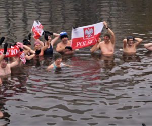 Bydgoskie morsy wskoczyły do Brdy! Za nami inauguracja sezonu na Wyspie Młyńskiej 