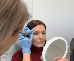 Ilona Felicjańska wycina sobie powieki