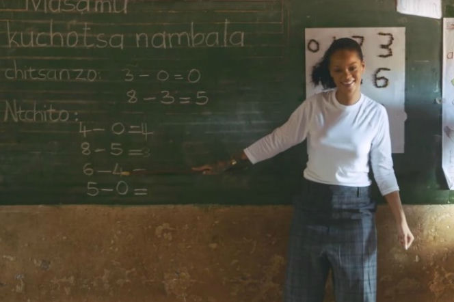 Rihanna uczy matematyki dzieci z Malawi