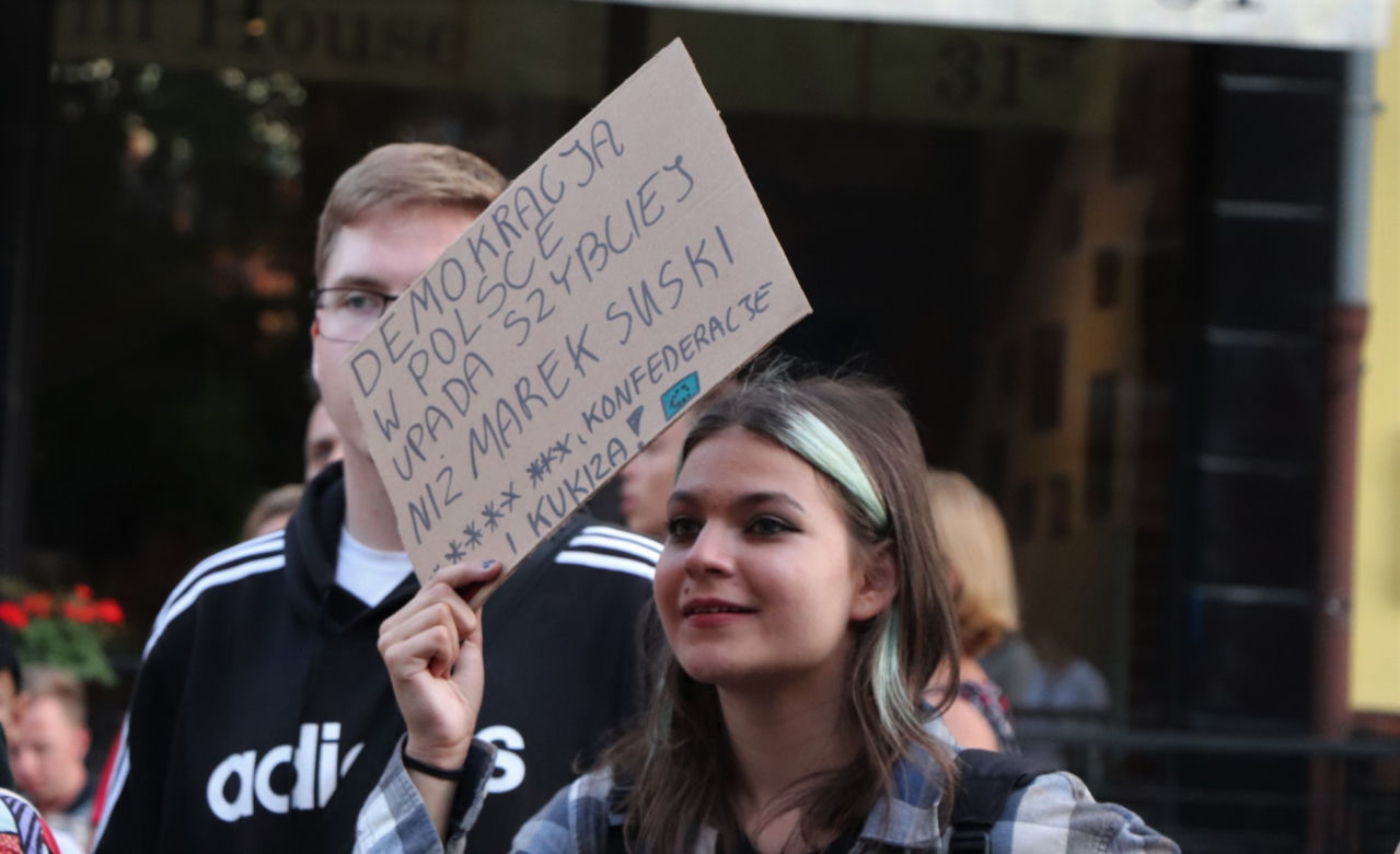 Torunianie protestują przeciwko przegłosowaniu Lex TVN