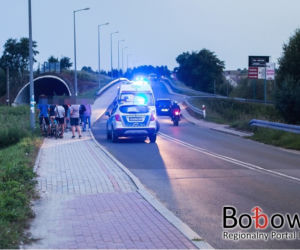 Zderzenie rowerzystów na chodniku. 16-latek i 17-latka trafiły do szpitala [ZDJĘCIA]