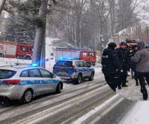 Poszukiwania turysty, który wyszedł z pensjonatu w Karpaczu bez butów  