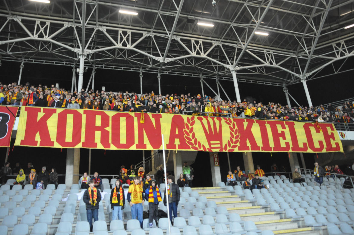 Żółto-czerwono na Suzuki Arenie! Zdjęcia kibiców na meczu Korona Kielce - Jagiellonia Białystok