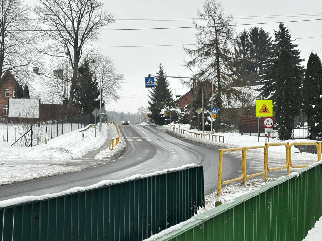 2-letnia dziewczynka została postrzelona w domu na terenie gminy Pasym