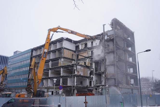 Rozbiórka słynnego budynku UW na Mokotowie