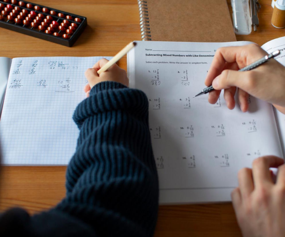 Ile to jest (36−12)x3+18:6=? Rusz głową i oblicz bez kalkulatora