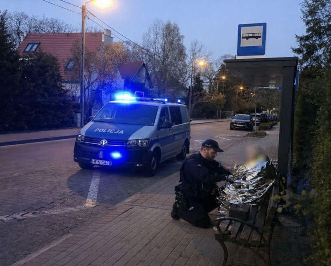 Dzięki szybkiej reakcji policjantów seniorka trafiła do szpitala