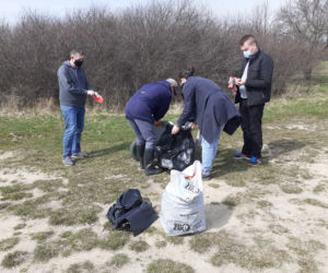 Pierwsza akcja sprzątania brzegów rzeki Muchawki i siedleckiego zalewu w ramach Operacji Czysta Rzeka 2021