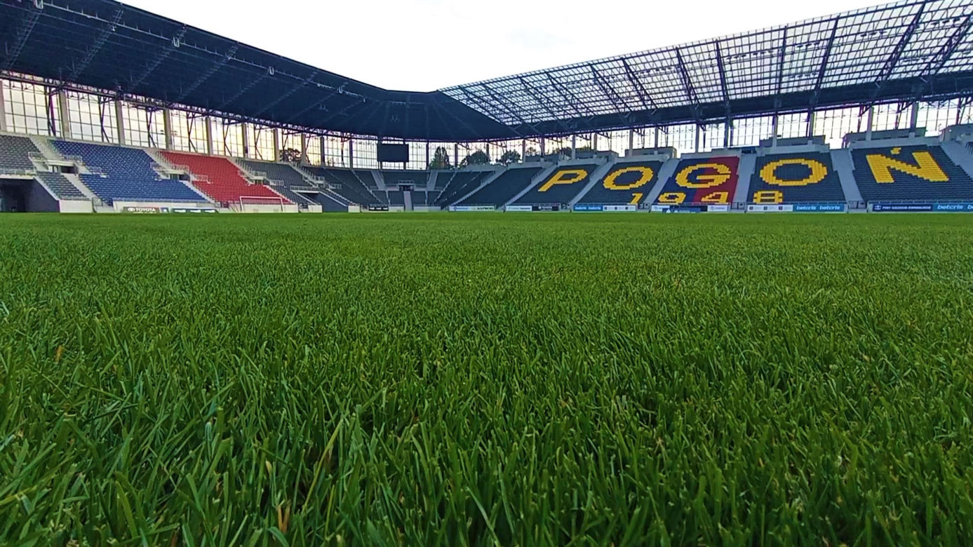 Spacery po nowym szczecińskim stadionie przyciągnęły wielu chętnych