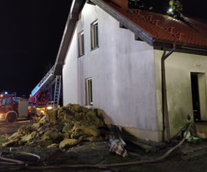 Duże straty po pożarze domu jednorodzinnego w Lasocicach koło Leszna