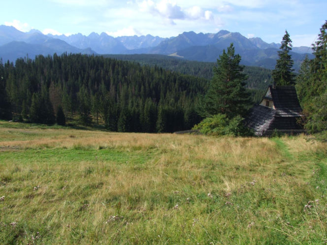 To jedna z najpiękniejszych wsi w Małopolsce. Jest ozdobą Tatr, a jej historia wiąże się z Neapolem