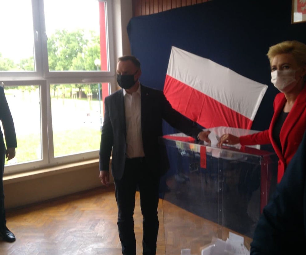 Andrzej Duda zagłosował w Krakowie wraz z Pierwszą Damą