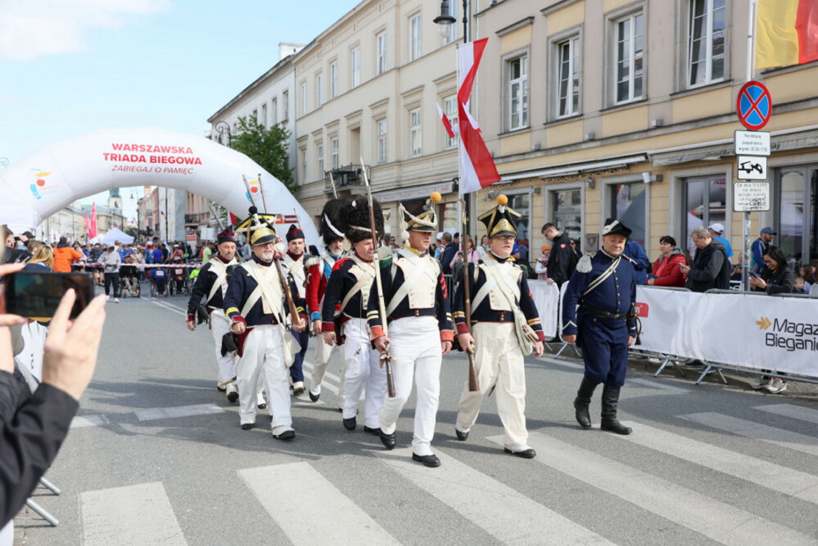 Bieg Konstytucji 3 Maja. Tysiące biegaczy na ulicach Warszawy