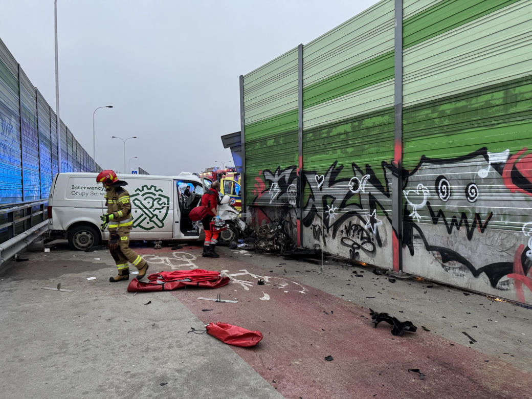  Warszawa. Wypadek na ul. Marsa. Zderzenie sześciu pojazdów [ZDJĘCIA]