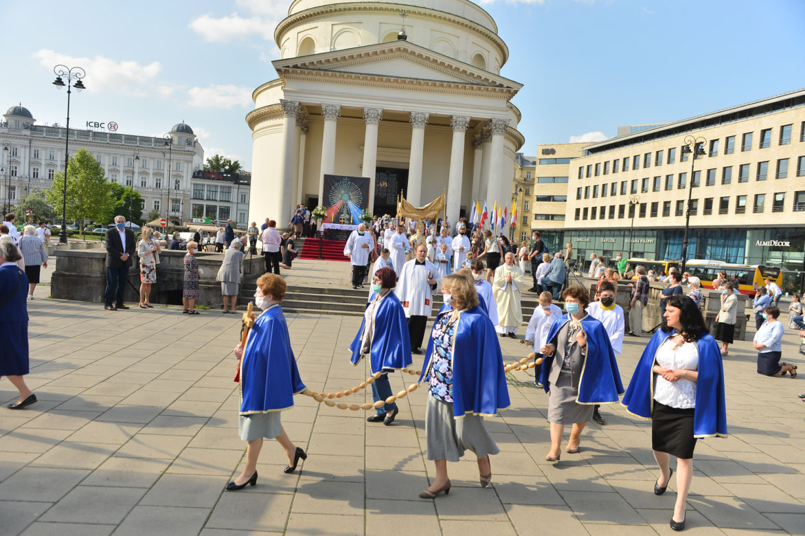 Boże Ciao 2022. Procesje na Pradze-Południe