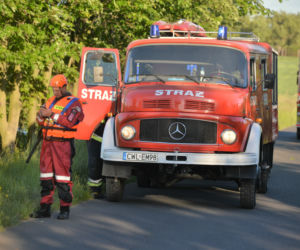 Pijany wjechał do stawu. Cudem przeżył