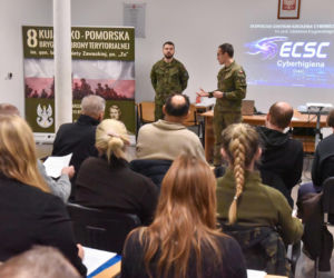 W Toruniu na siarczystym mrozie szkolą się cywile