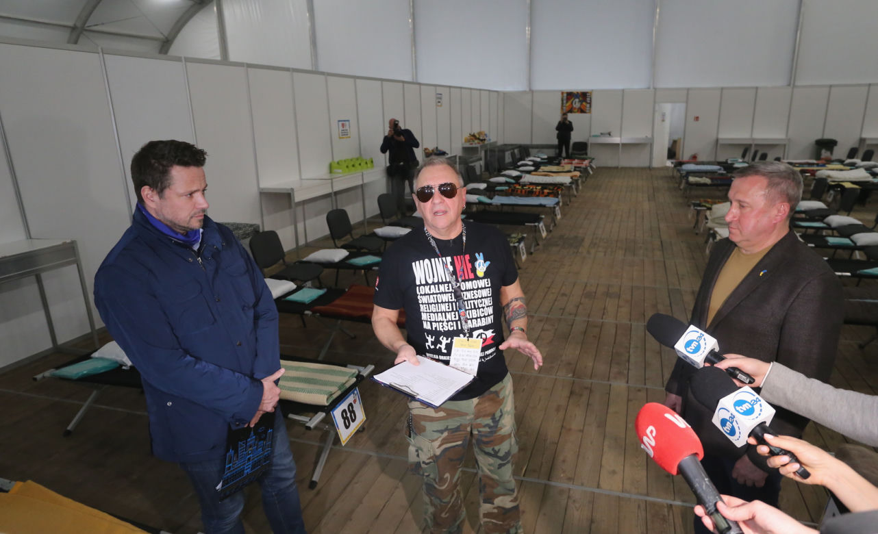 Zdjęcia z konferencji przy namiocie dla uchodźców przy Dworcu Wschodnim