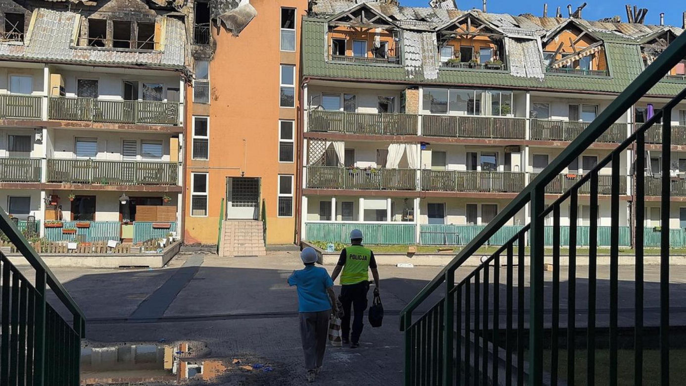 Tak wygląda w środku spalony blok w Ząbkach. Policja pokazała wszystko