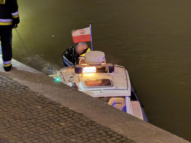 Unoszące się na wodzie ciało