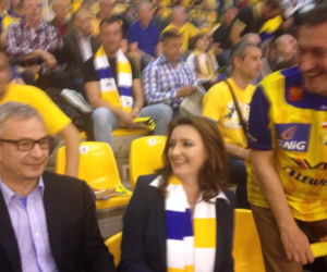 Minister sportu i posłanka na meczu
