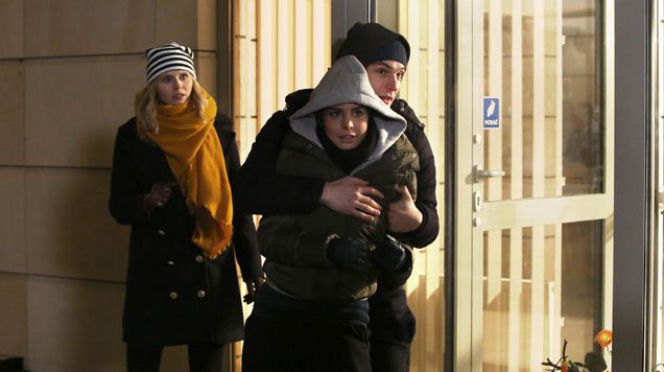 Barwy szczęścia odc. 1460. Iwona (Izabela Zwierzyńska), Lara (Malwina Turek), Paweł (Mateusz Rzeźniczak)