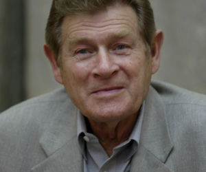 Odwiedź groby znanych