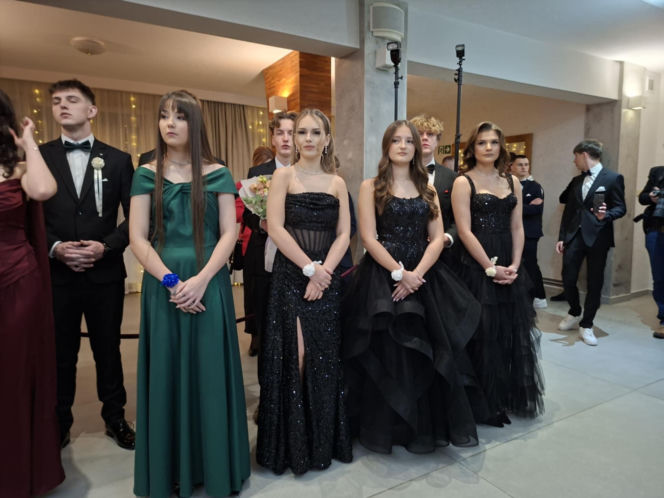 Studniówka 2026 maturzystów II LO w Starachowicach